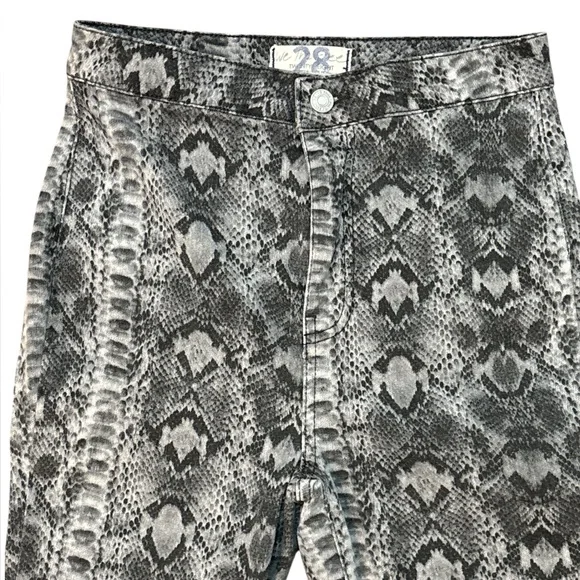 We The Free Just Float On High Rise Flare Jeans Snake Print Sz 28 Like New - Picture 7 of 10